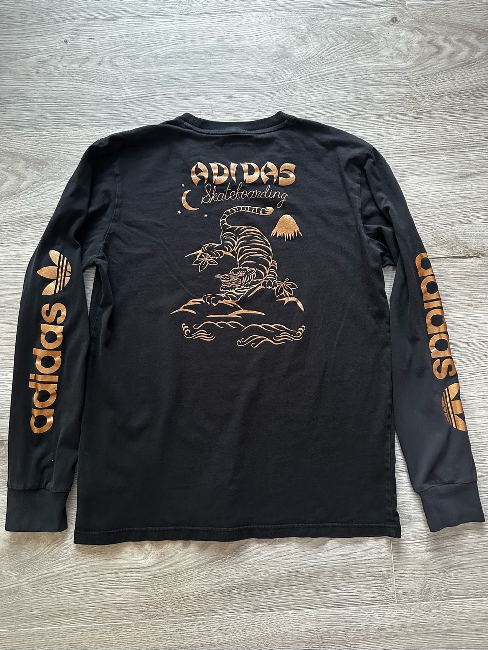 Adidas Skateboarding Tiger Graphic Long Sleeve Shirt Black Gold Medium Tee
